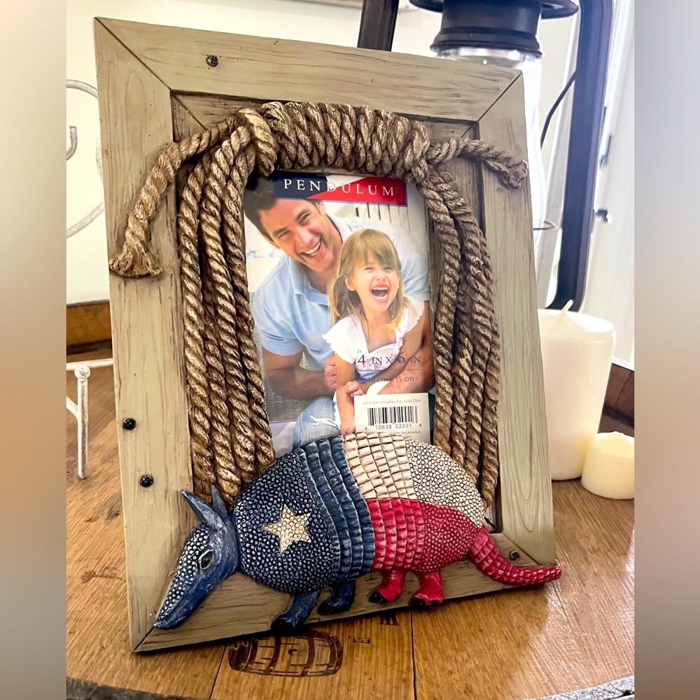 COPY - 4x6 Standing Picture Frame Resin Texas Lone Star Armadillo Decoration